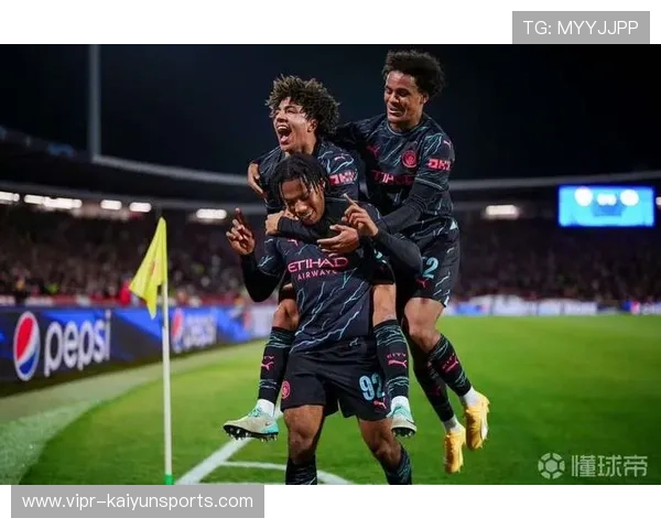 球队在欧冠小组中争夺小组头名形势紧张，欧冠小组怎么分组